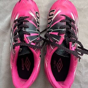 Umbro Girl’s Vibrant Pink and Black Soccer Cleats